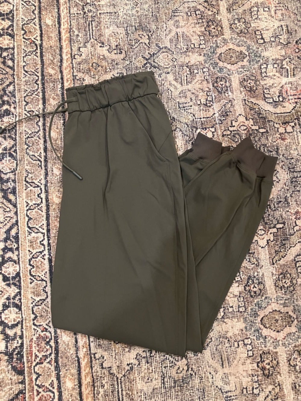 lululemon stretch HR joggers (full length)